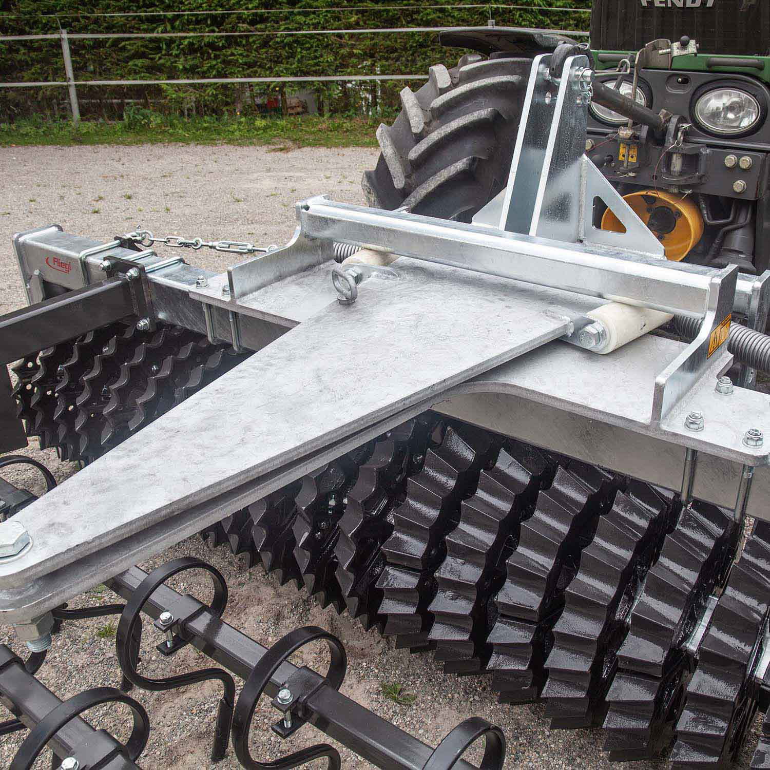 Fliegl Frontpackerwalze 3000 mm | Dreipunktaufnahme | inkl. Voregge | robust & effizient