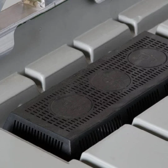 Professioneller Kulturentisch aus Aluminium mit Subbewässerungswanne – Ebbe & Flut Bewässerung | 1025mm x 2055mm