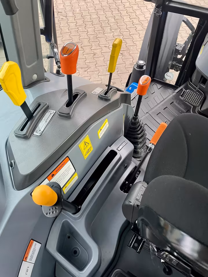 Solis 60 Stage V avec cabine | Tracteur 60 ch à quatre roues motrices | Navette synchronisée