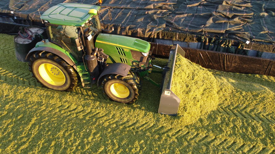 Bressel und Lade Maisschiebeschild