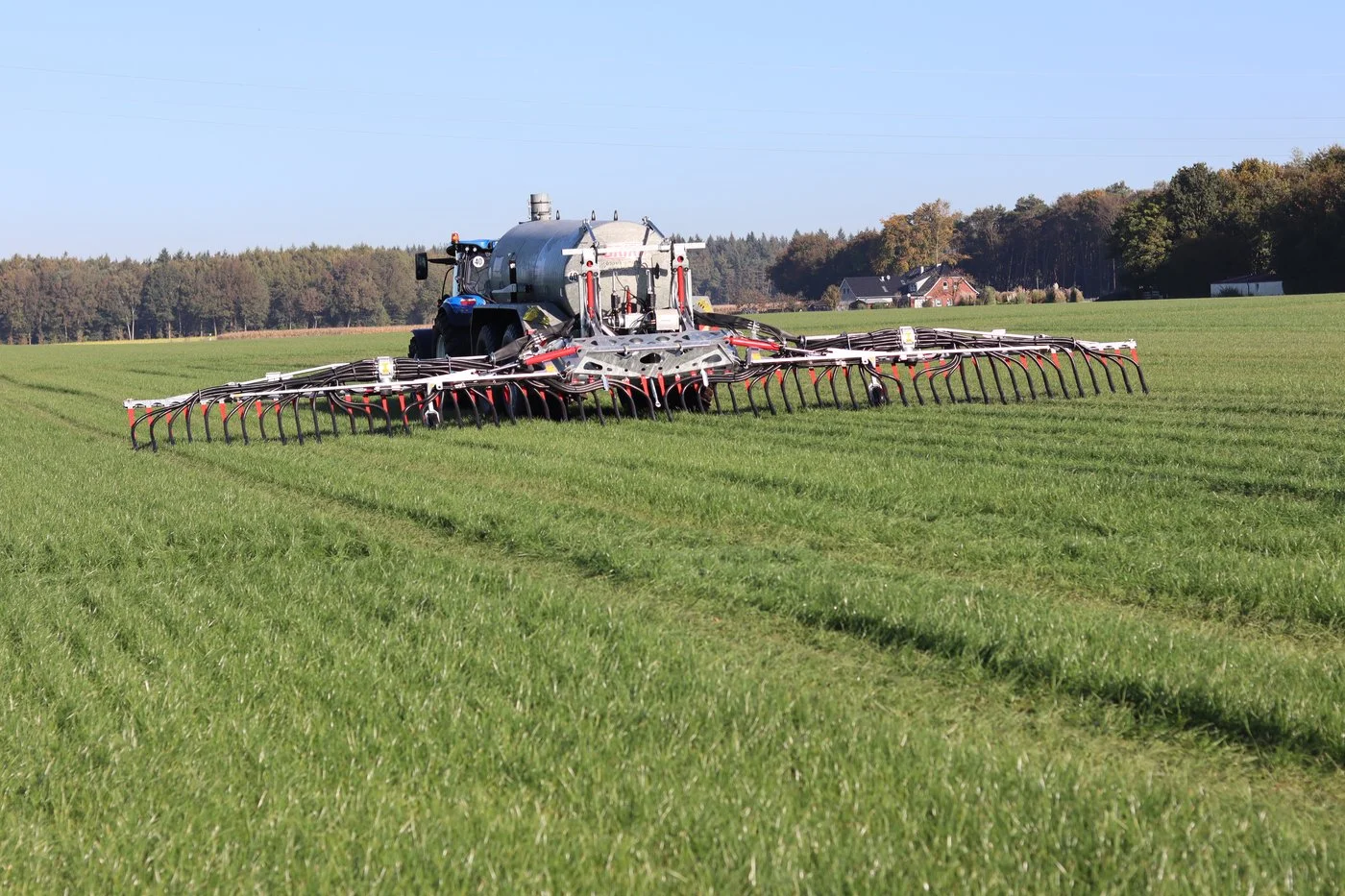Bodenbearbeitung, Traktor, Landwirtschaft, Feldgerät, grünes Feld