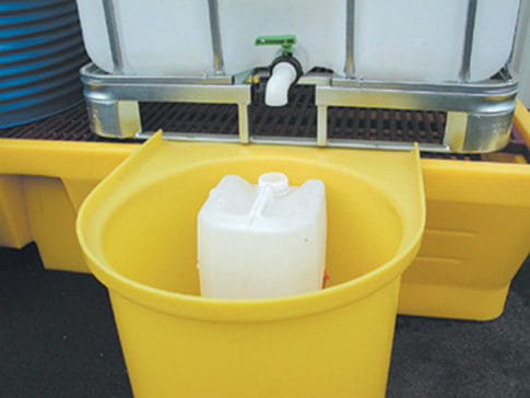 EMP discharge container / filling area for IBC containers