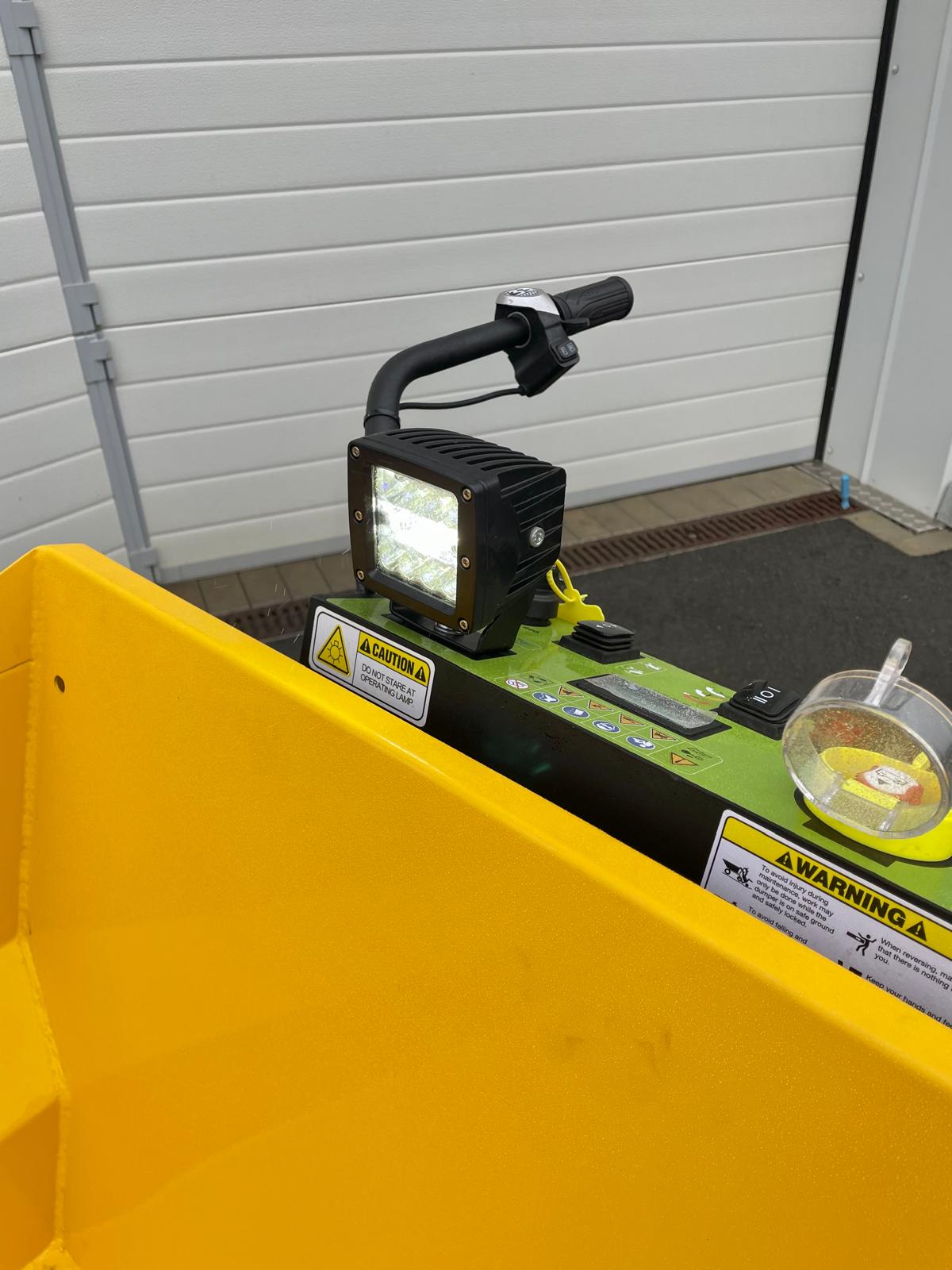 BRANDER Elektroschubkarre mit hydraulischer Kippmulde – 500 kg Tragkraft | 1000 W Elektroantrieb