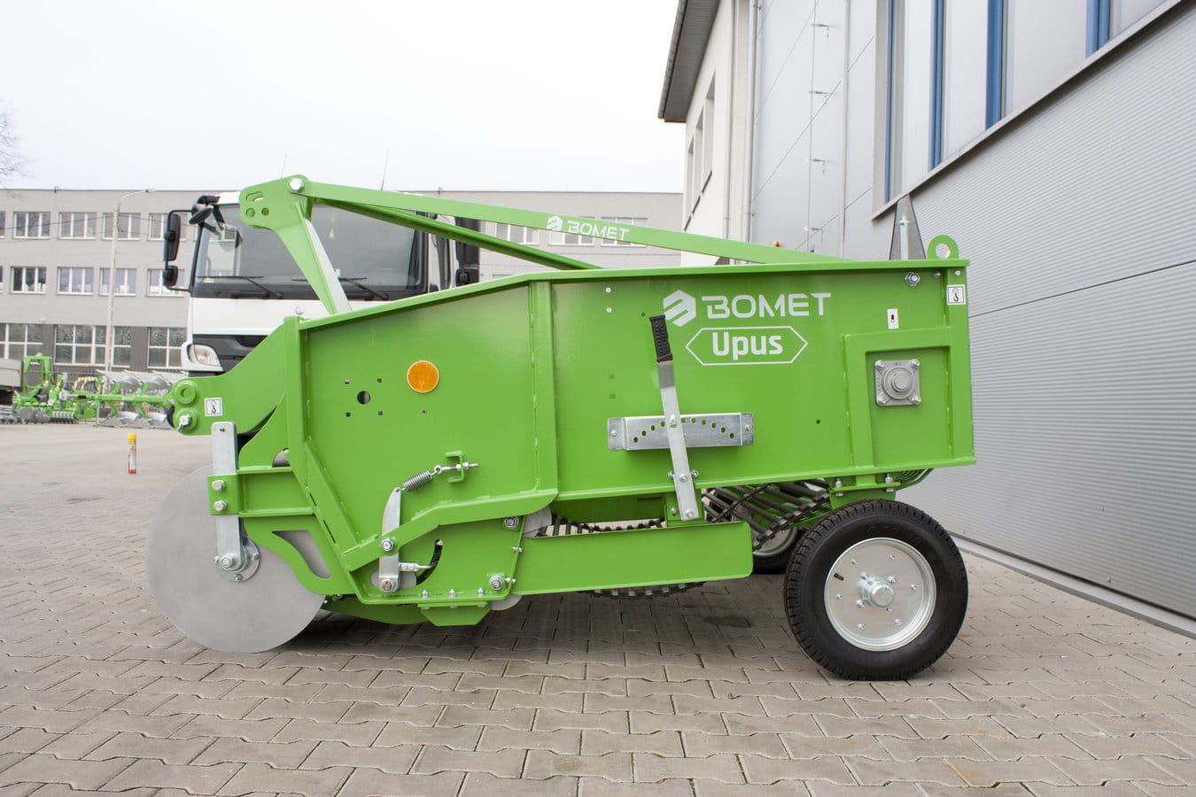 Bomet potato harvester / sieve chain harvester, 2-row