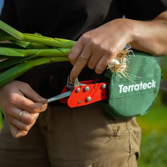 Portable bundling device with tape dispenser