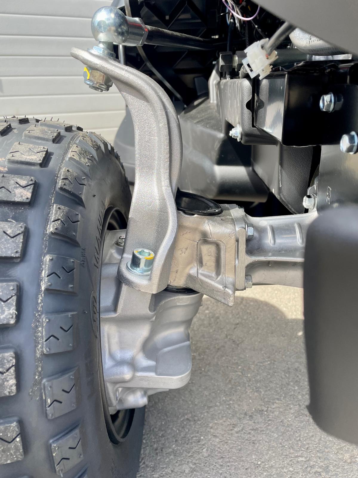 STIGA Allrad-Rasentraktor Estate 9102 WX – 102 cm – 24,7 PS Honda GXV 690 – 4WD – Mulchkit, Anhängerkupplung & Ladegerät