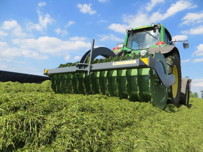 Bressel and Lade Silage Roller XL