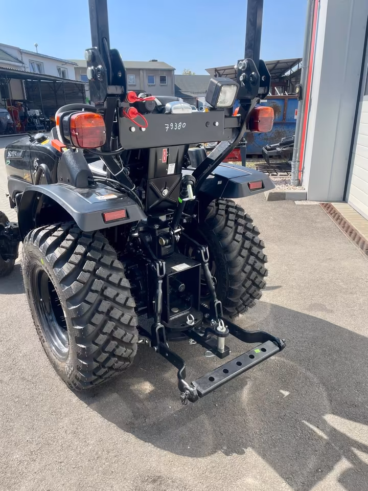 Solis 26 Panther Limited Edition Schwarz | 26 PS Allradtraktor mit Servolenkung & Mitsubishi Diesel