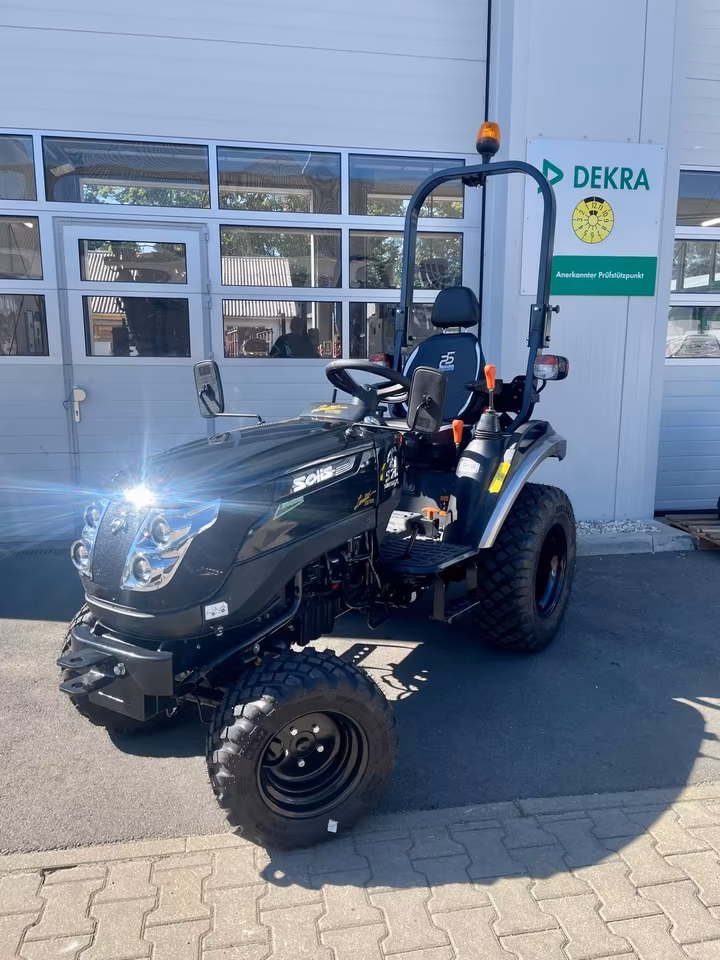 Solis 26 9+9 Panther – Compact tractor 26 hp with 9V/9R transmission & all-wheel drive