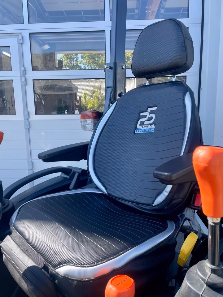 Solis 26 9+9 Panther – Tracteur compact de 26 ch avec transmission 9V/9R et transmission intégrale