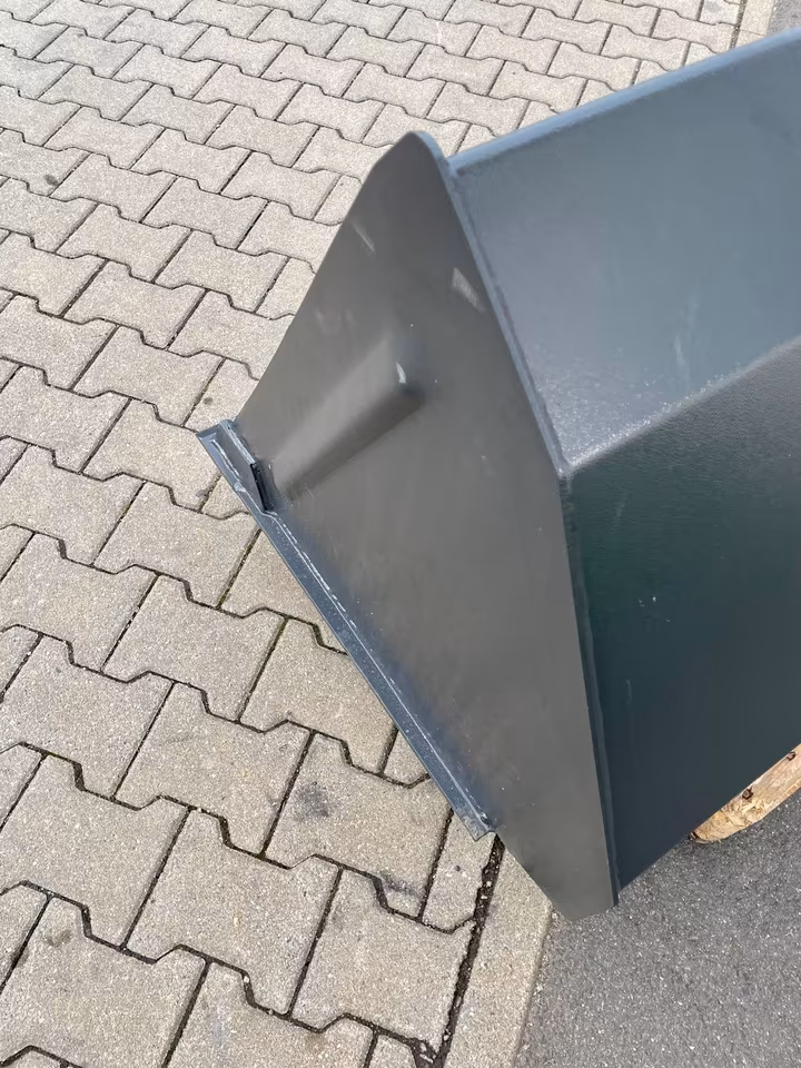 Godet universel renforcé avec attelage européen | Godet pour chargeur frontal