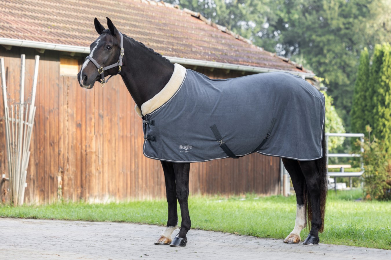 RugBe Royal fleece blanket | super lightweight transport and sweat blanket