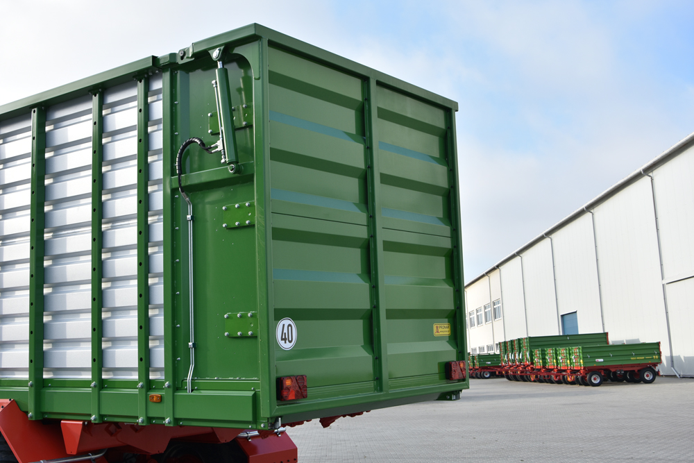 landwirtschaftlicher Anhänger, gebrauchter Anhänger, grüner Metallaufbau, Lkw-Anhänger, Rundweg/40 kmh
