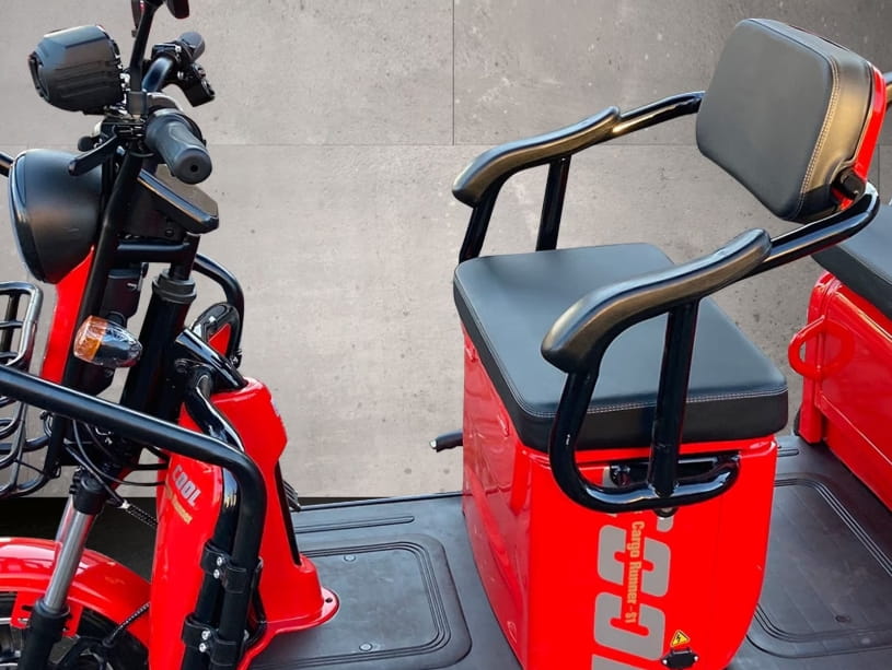 Cargo Runner PASSENGER avec toit – Véhicule électrique 2 places, 25 km/h | Certificat de contrôle technique cyclomoteur