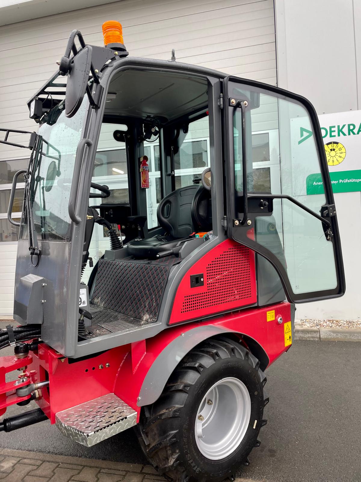 Telescopic wheel loader with cab & Kubota engine – 1200 kg rated load | Professional skid steer loader