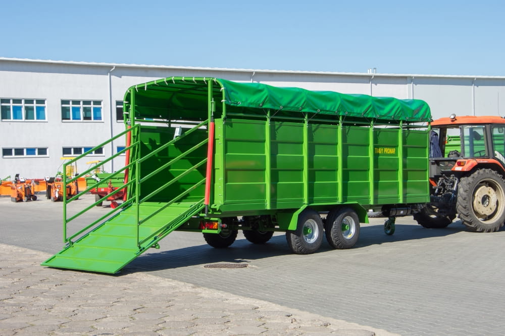 Remorque Pronar T046/1 Courier 10 – Transport de bétail avec système de freinage pneumatique | Remorque pour le transport d'animaux