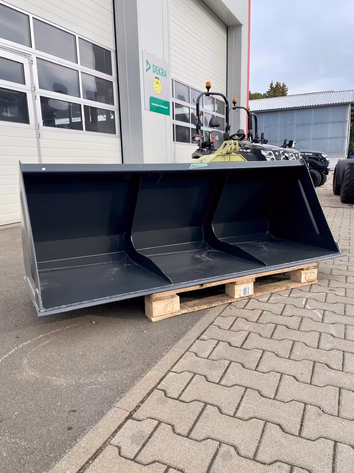 Godet universel renforcé avec attelage européen | Godet pour chargeur frontal