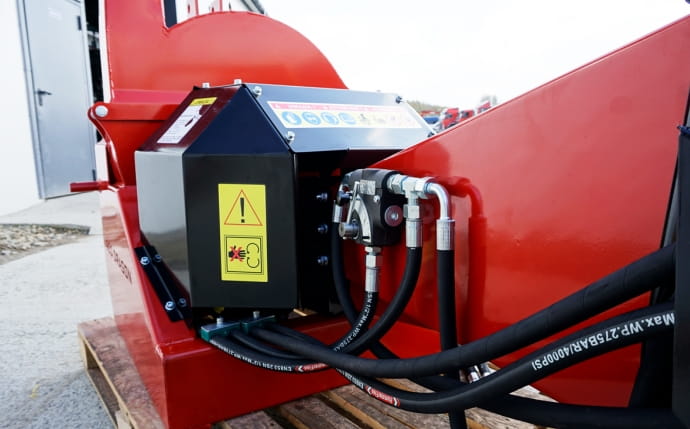 Remet RT-690R wood chipper – disc chipper with hydraulic feed rollers for wood up to 13 cm