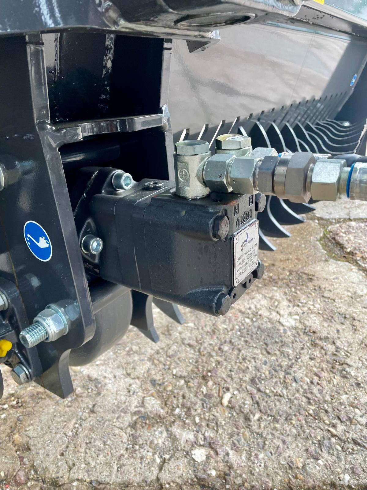 Fliegl Siloschiebeschild mit Rotorverteiler – 3000 mm hydraulisch schwenkbar, Dreipunktaufnahme Kat. 2