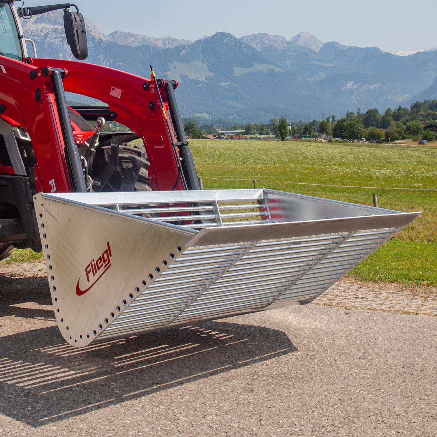 Fliegl Sieb- und Kaminholzschaufel | Euronormaufnahme | Verzinkt & robust für Holztransport