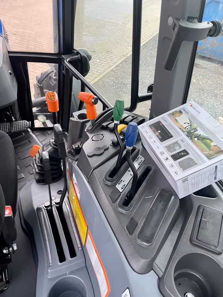 Solis 60 Stage V avec cabine | Tracteur 60 ch à quatre roues motrices | Navette synchronisée