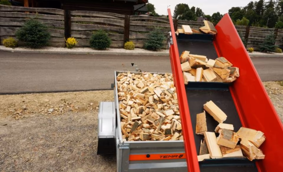 Remet CNC Holzhacker RP120 Zapfwelle mit Förderband | Profi-Holzhacker bis 120 mm