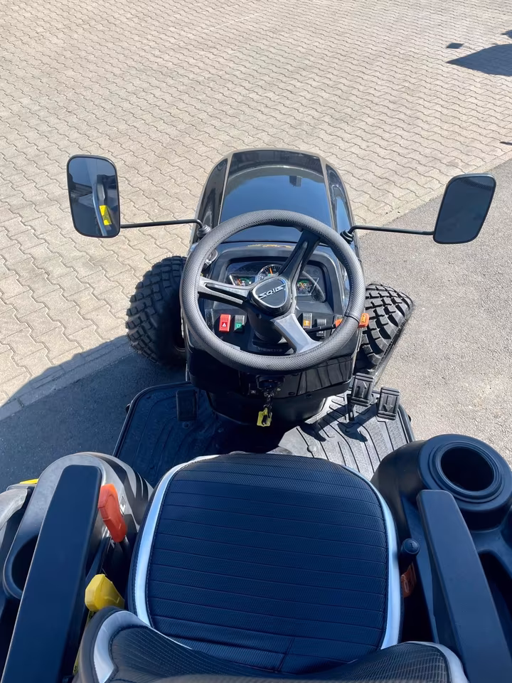 Solis 26 HST Panther – Tracteur compact de 26 ch avec transmission hydrostatique et transmission intégrale