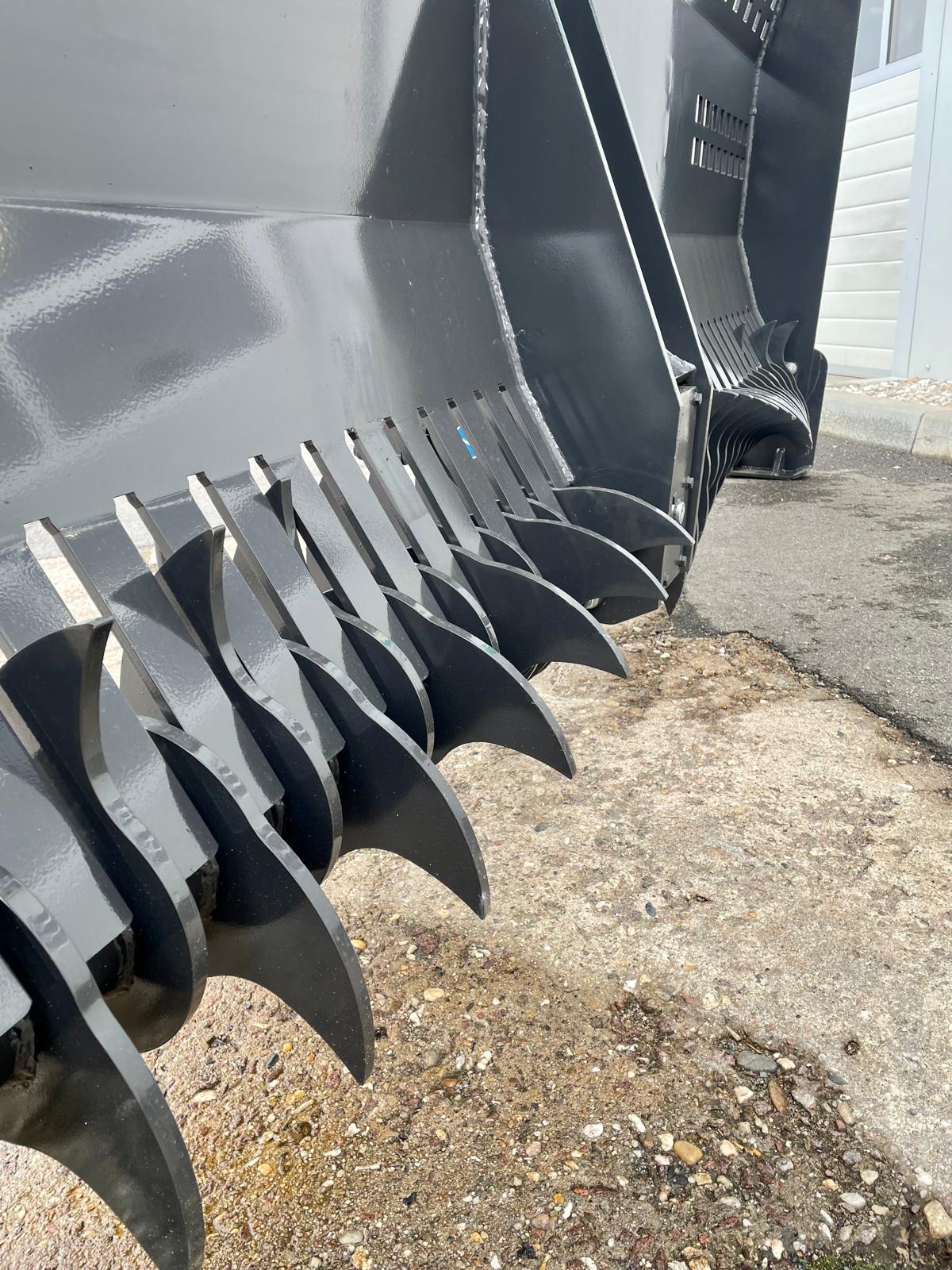 Fliegl Siloschiebeschild mit Rotorverteiler – 3000 mm hydraulisch schwenkbar, Dreipunktaufnahme Kat. 2