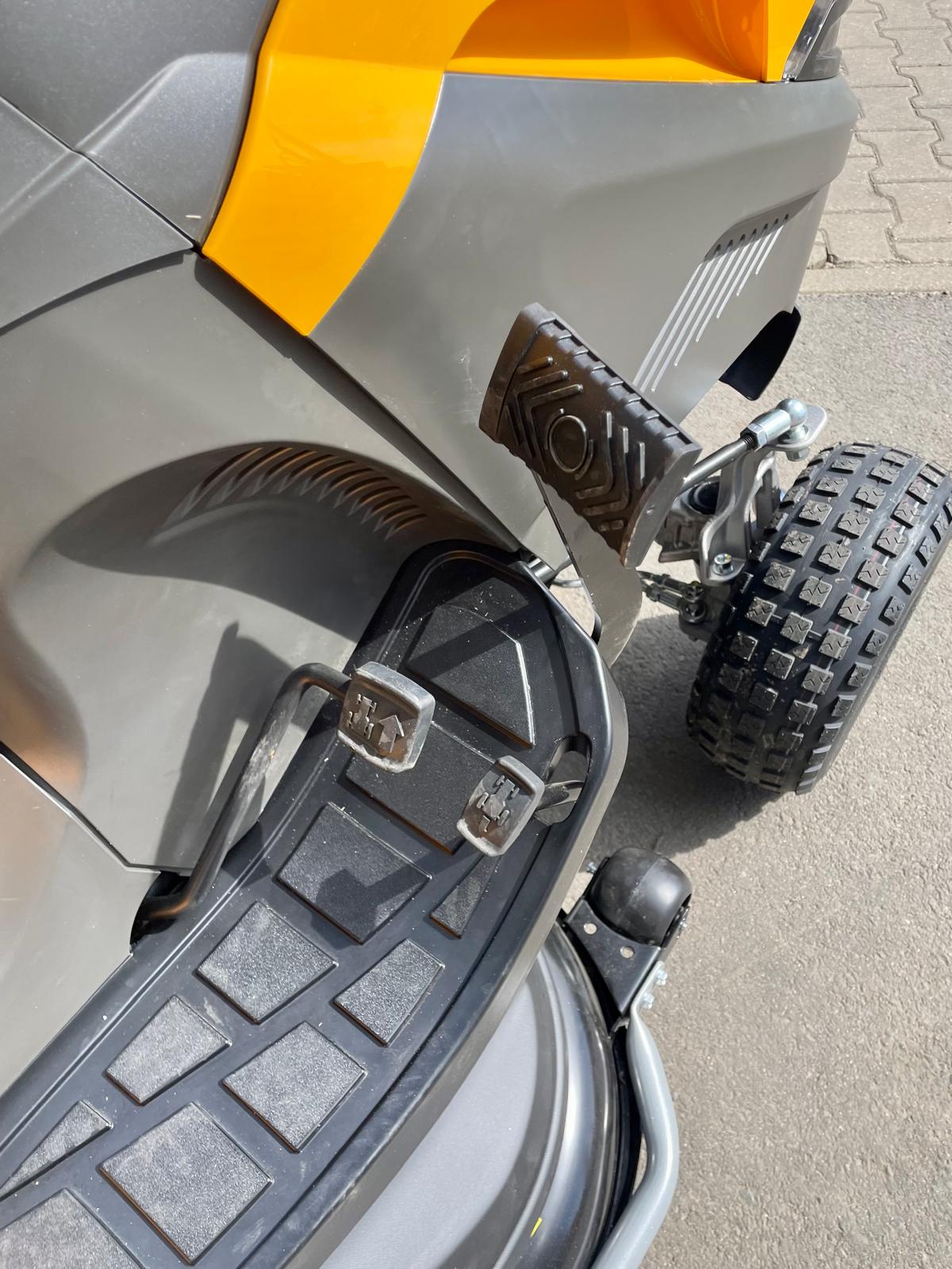 STIGA Allrad-Rasentraktor Estate 9102 WX – 102 cm – 24,7 PS Honda GXV 690 – 4WD – Mulchkit, Anhängerkupplung & Ladegerät