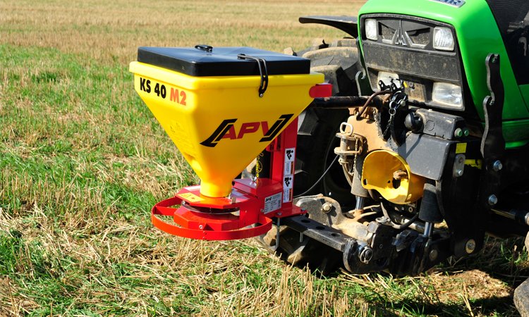 tractor, Düngesystem, gelber Trichter, grüner Traktor, Feldgerät