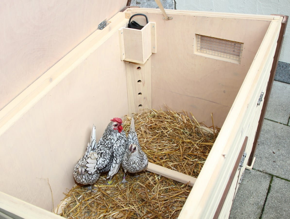 Heated insulated chicken coop - 146 x 74 x 82cm