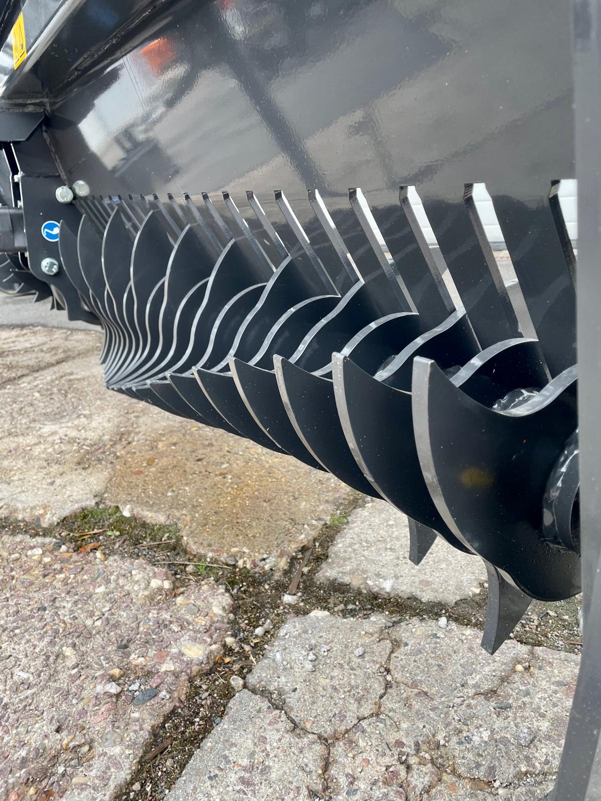 Fliegl Siloschiebeschild mit Rotorverteiler – 3000 mm hydraulisch schwenkbar, Dreipunktaufnahme Kat. 2