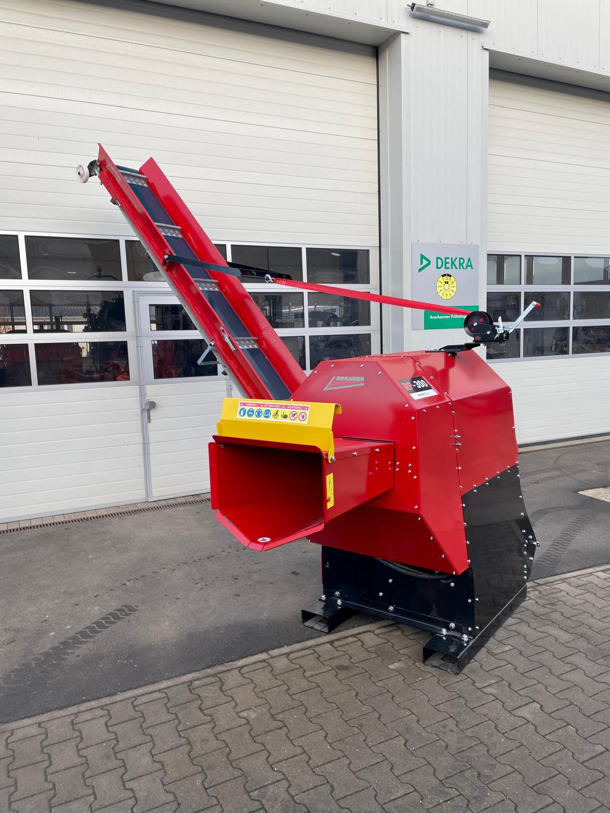 Remet CNC Holzhacker Woodpecker RP300 – Schneidespalter mit PTO-Antrieb & Förderband 3M