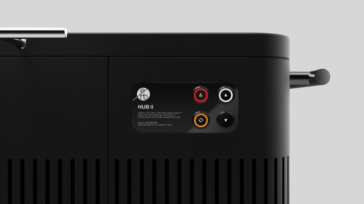 Everdure HUB II Holzkohlegrill mit elektrischem Anzünder & elektrisch verstellbarer Rotisserie