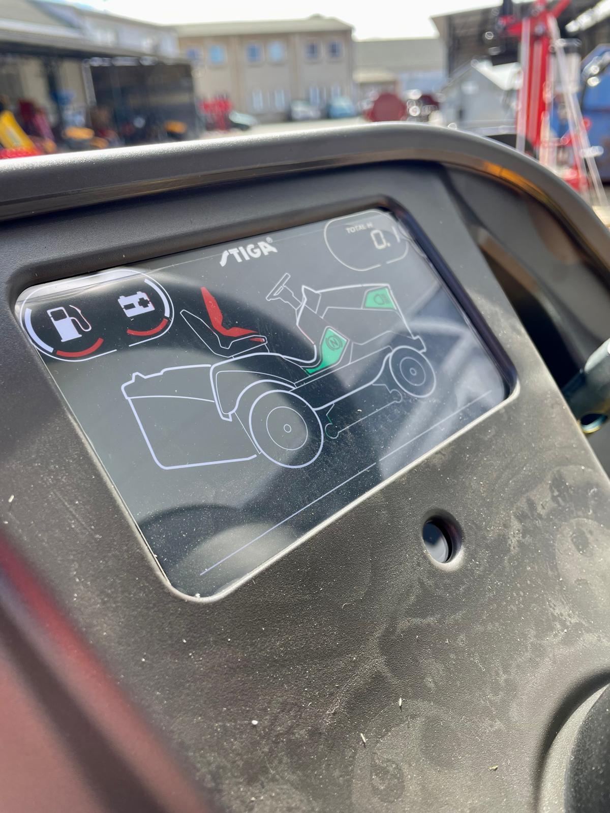 STIGA Allrad-Rasentraktor Estate 9102 WX – 102 cm – 24,7 PS Honda GXV 690 – 4WD – Mulchkit, Anhängerkupplung & Ladegerät