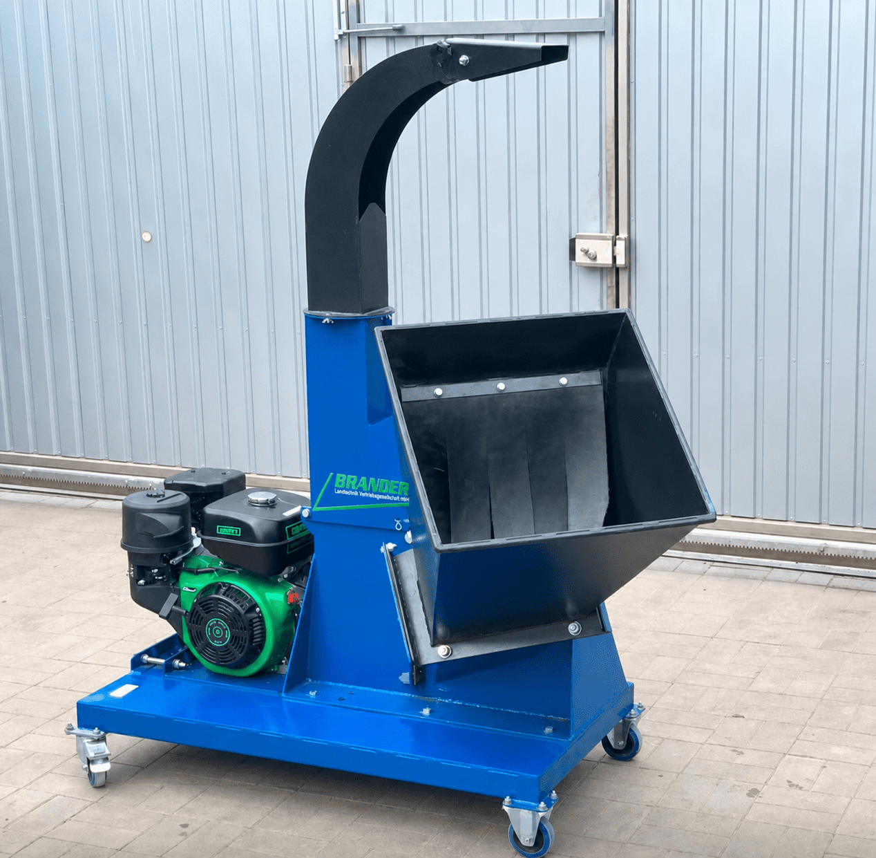 Holzhäcksler 18 PS Benzin – Astschredder bis 100 mm, mobiler Holzschredder