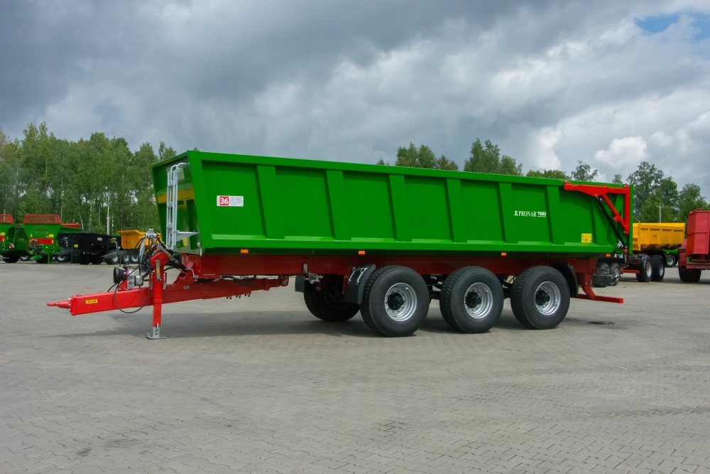 landwirtschaftlicher Anhänger, Muldenkipper, Dreiseitenkipper, Grün, Hydraulikzylinder