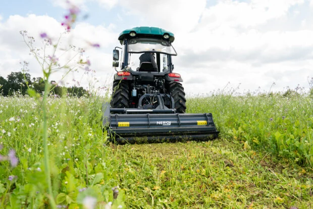 Traktor, Mähwerk, Agrargerät, Landschaftspflege, Feldpflege