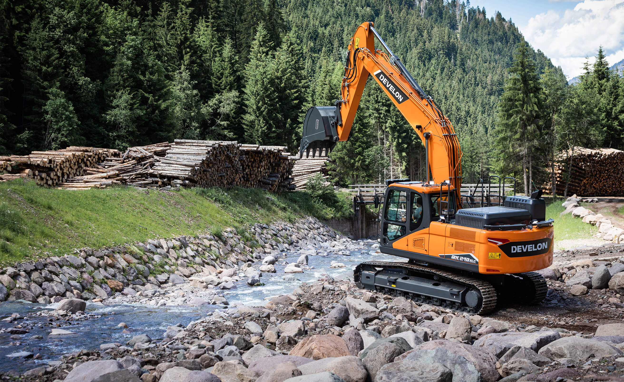 Raupenbagger Develon DX210NLC-7