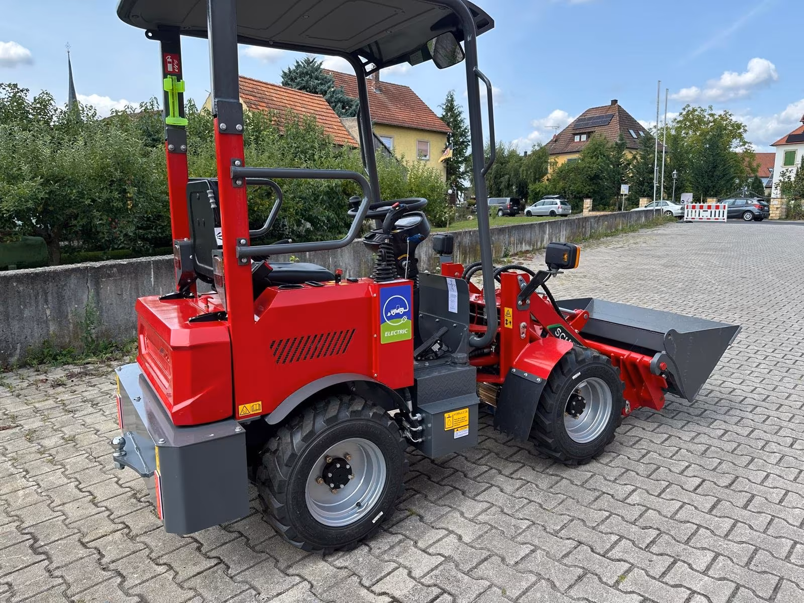 Electric wheel loader 604 – 650 kg lifting capacity | Zero Emission all-wheel loader