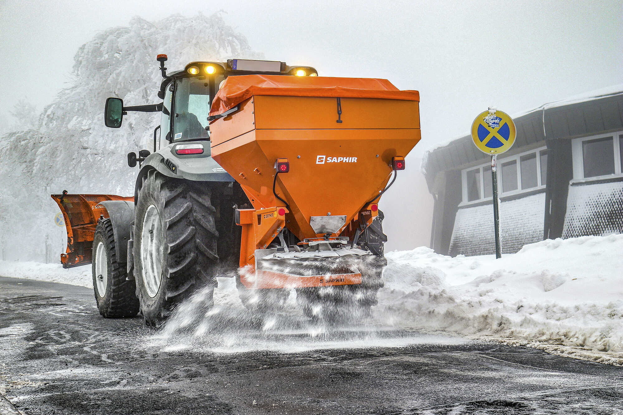 Saphir Winterdienststreuer WDS750