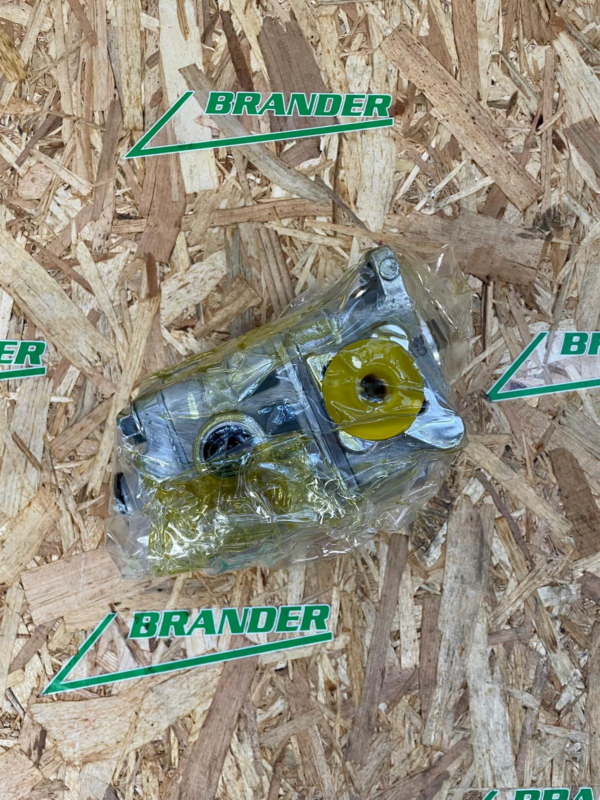 Kubota hydraulic pump - B2420 / B2410 / B7500 / B7510 / B7610 / B2410HSD / B2410HSDB / B2410HSE