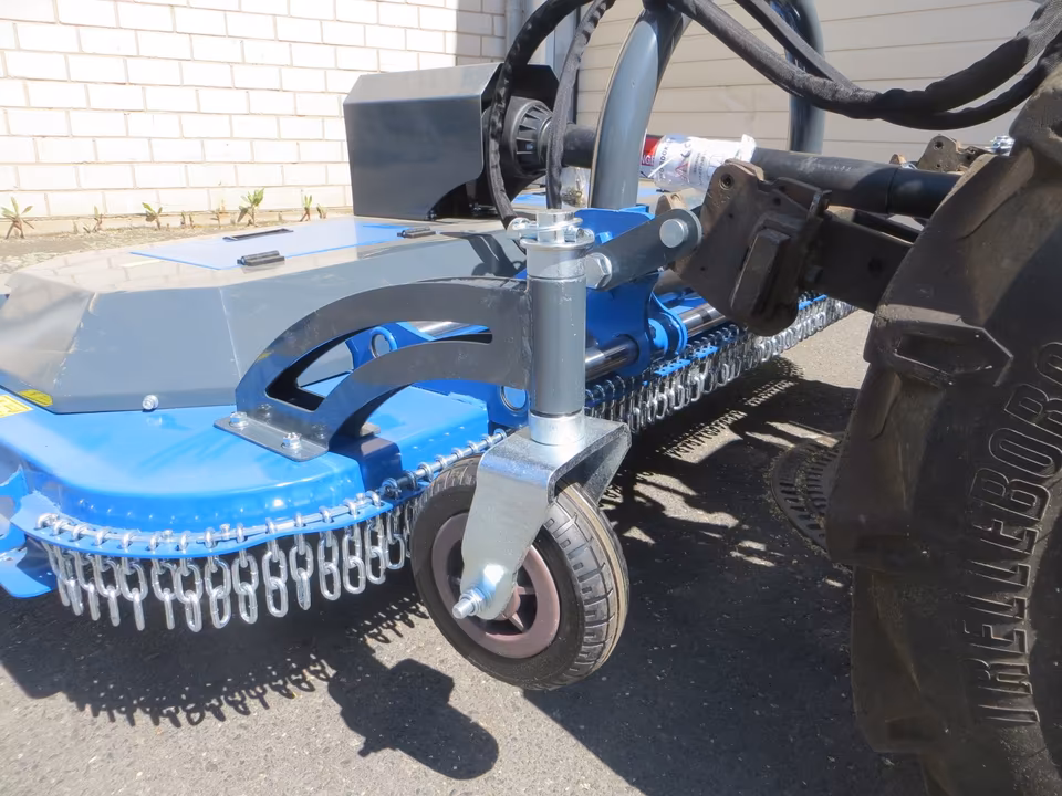 Solarparkmulcher 1,50 m hydraulisch – Zaunmäher mit Seitenmähscheibe & 3 Rotoren