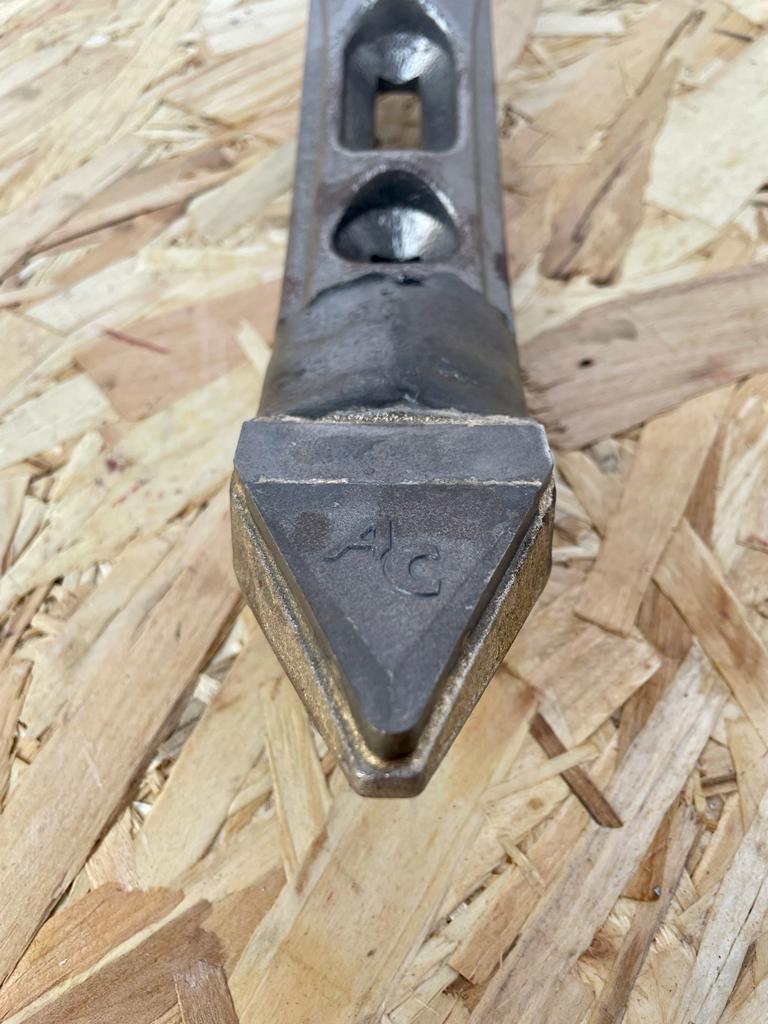 SVI5010 Vibrationseggenzinken gebogen  - Breite 50mm - L.A. 35-60 mm - Ø 10