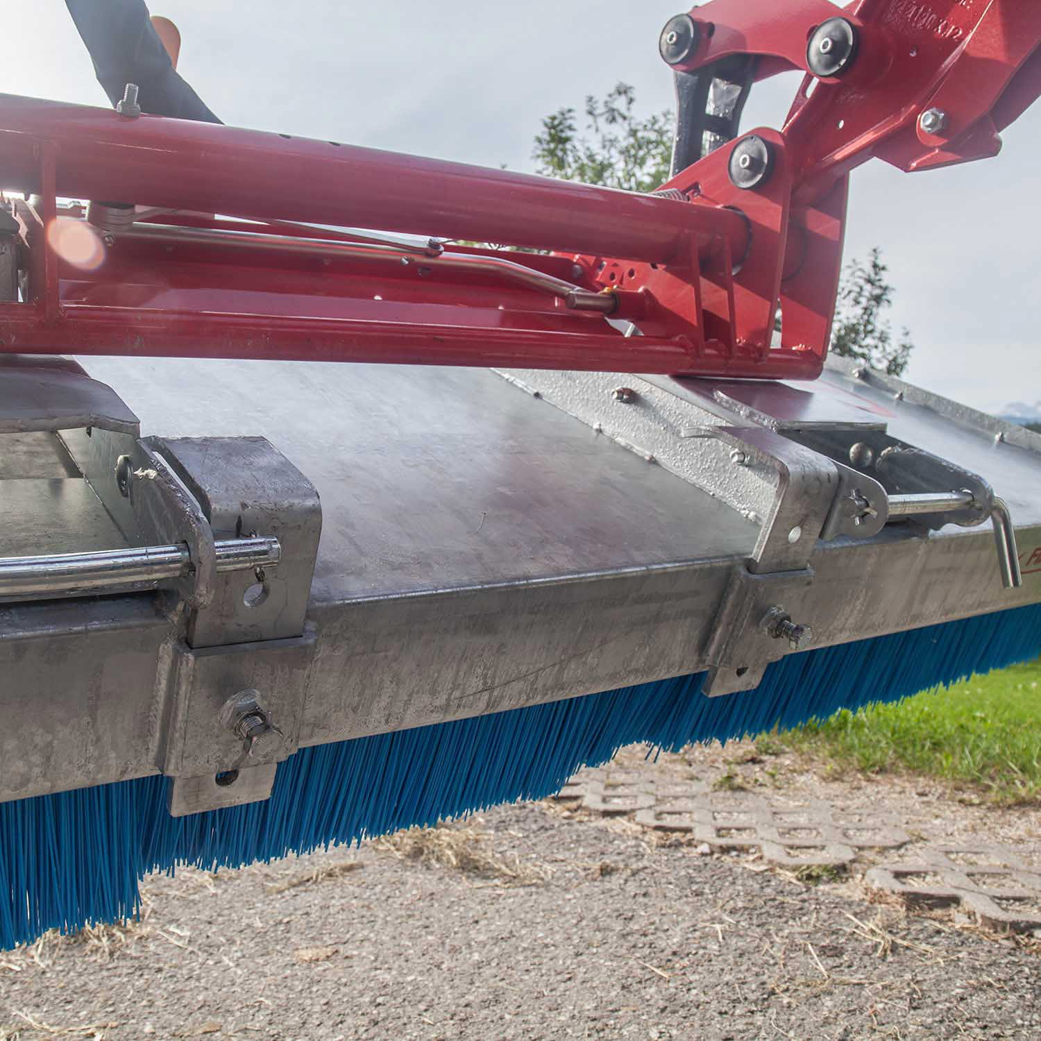 Fliegl Kehrbesen Titan 2000 mm | verzinkt | 22 Reihen | Stapler- & Euronormaufnahme