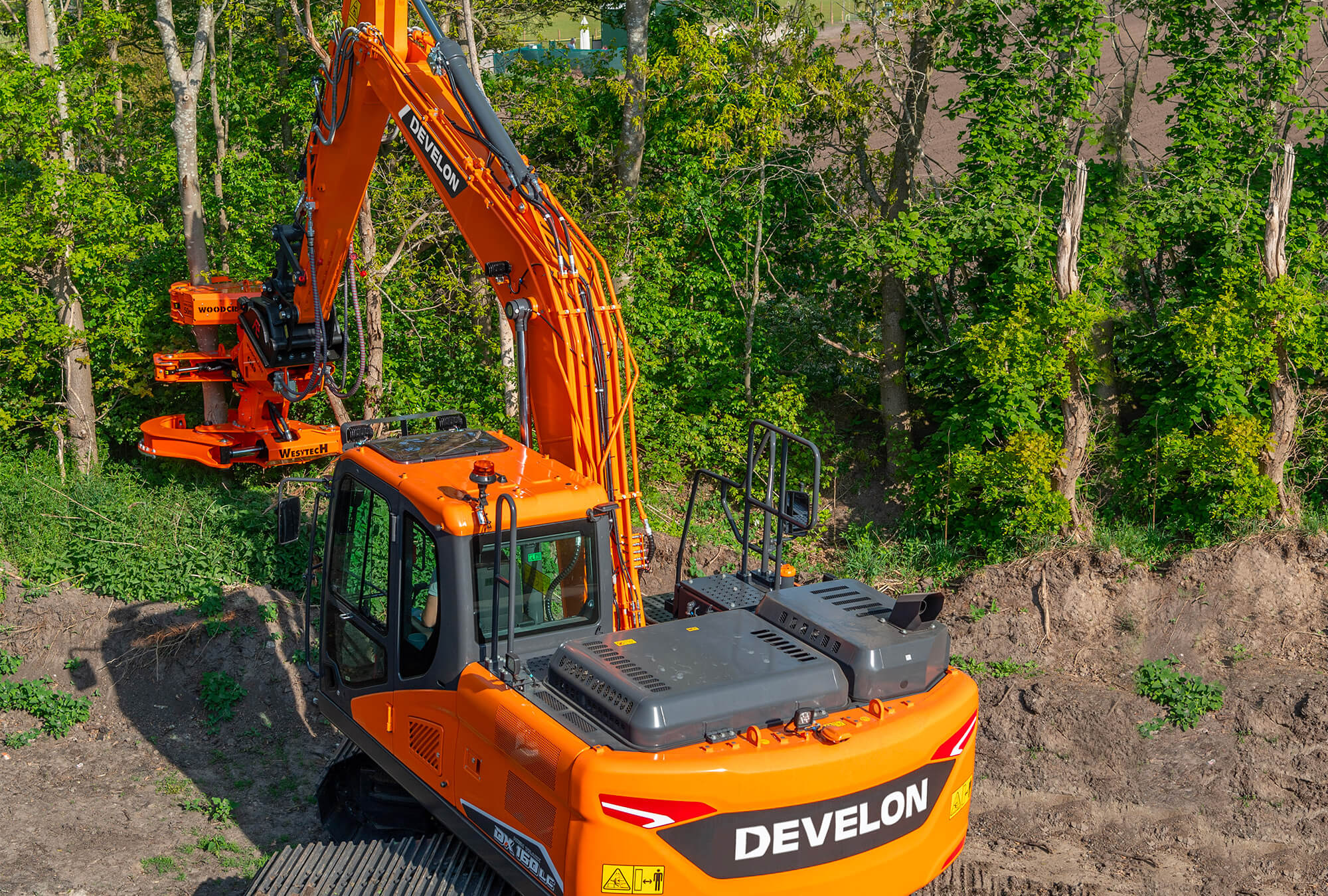 Raupenbagger Develon DX160LC-7-HT