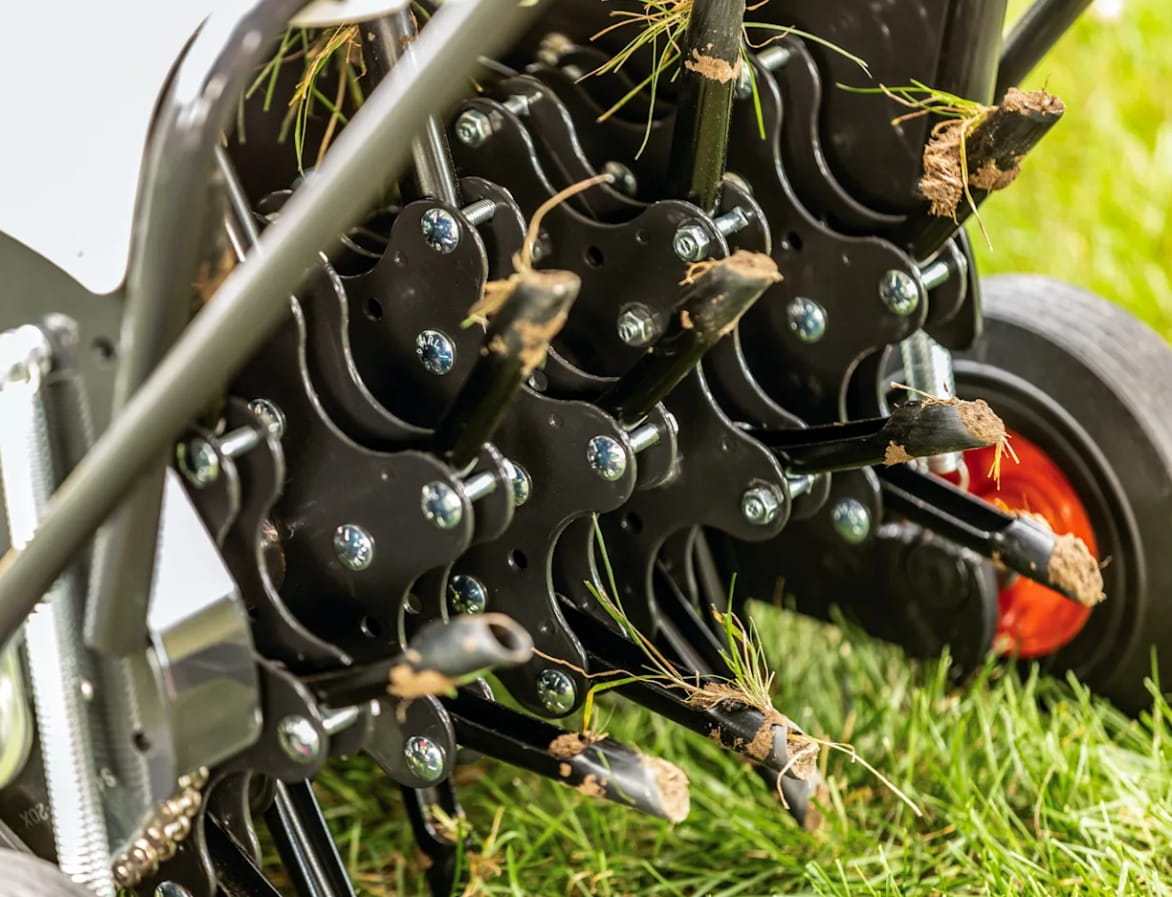 Bobcat AE19 Aerifizierer | 48 cm Arbeitsbreite | Profi-Rasenpflege