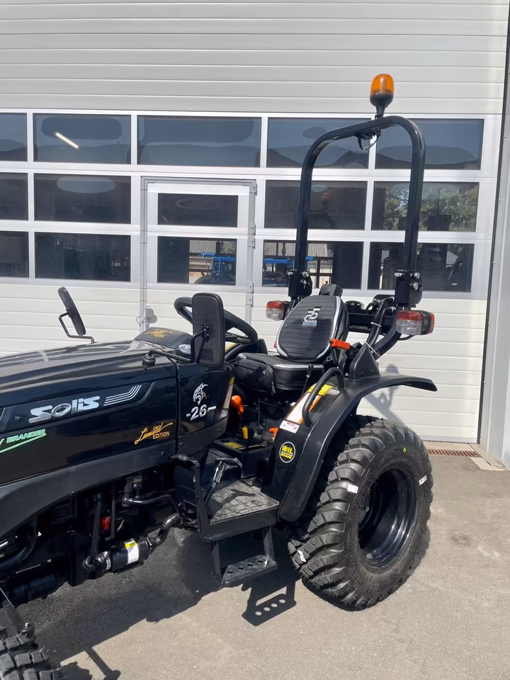 Solis 26 Panther Limited Edition Schwarz | 26 PS Allradtraktor mit Servolenkung & Mitsubishi Diesel