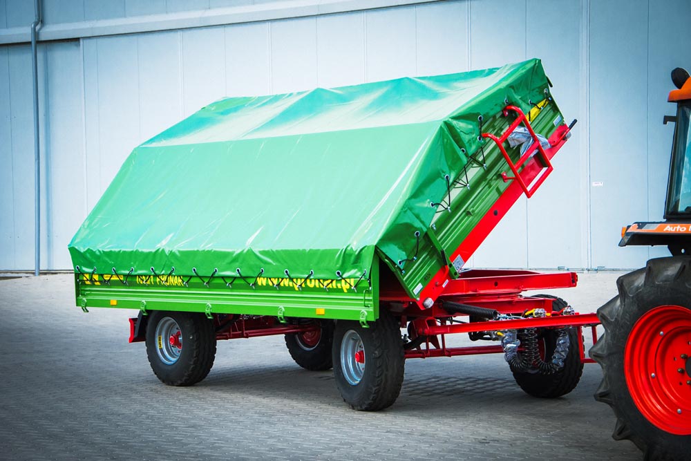 landwirtschaftsanhänger, grüner planenanhänger, ladefläche, wagenanhänger, drehschemel