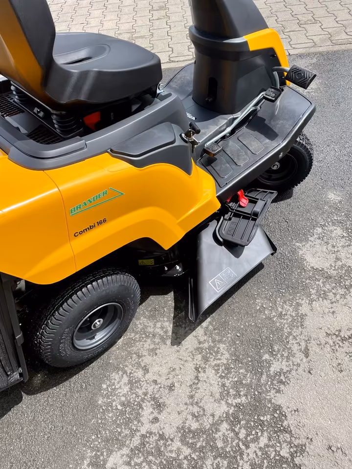 STIGA Combi 166 Rasentraktor | 224 cm³ ST 250 ES Motor | Hydrostat | 150-Liter-Fangsack